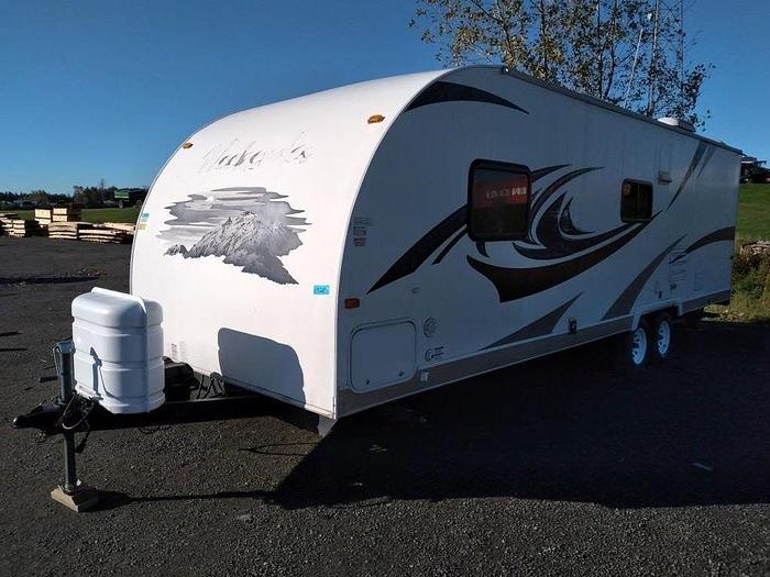 Used 2012 WEEKENDER 25' REAR BUNKS TRAVEL TRAILER $15,995.