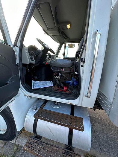 Used 2013 International 4300 straight truc 26’ curb entry, air brakes