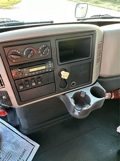 Used 2013 International 4300 straight truc 26’ curb entry, air brakes