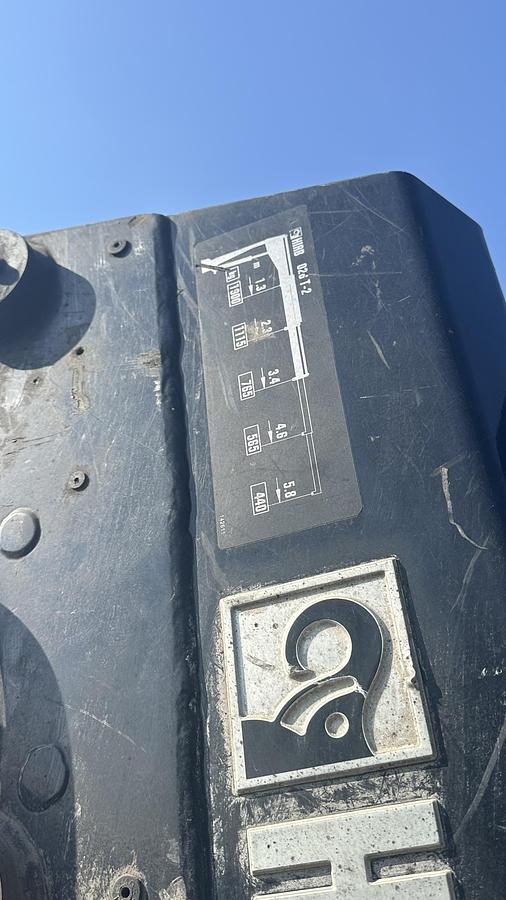 Used International DuraStar 4300 service truck w/crane