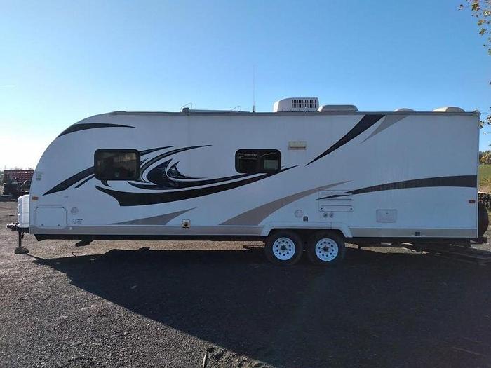 Used 2012 WEEKENDER 25' REAR BUNKS TRAVEL TRAILER $15,995.