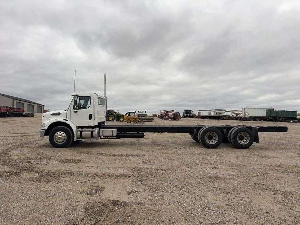 Used 2008 FREIGHTLINER M2 112 DAY CAB & CHASSIS