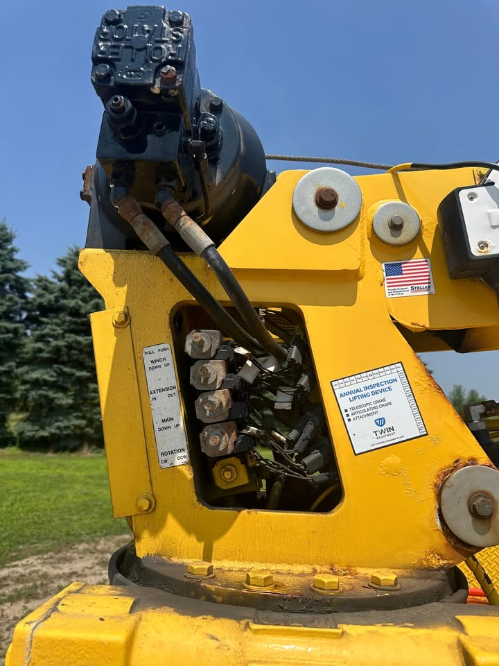 Used 2017 Ford F550 XL, 4 x 4 Service Truck crane generator, air compressor