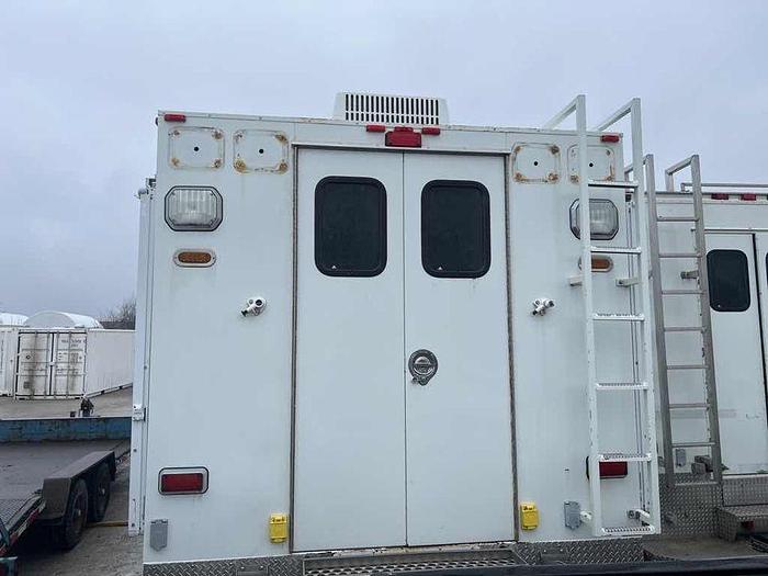 Used 2004 INTERNATIONAL 4400 CREW CAB service body, camper