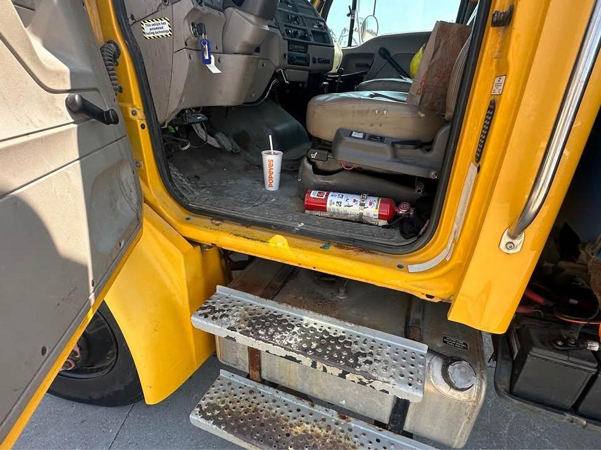 Used 2009 Sterling Acterra Dump 28,000 KMS g-licence hydraulic brake as new