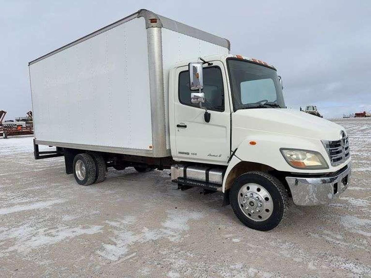 Used 2010 HINO 185 LIMITED 18' STRAIGHT TRUCK