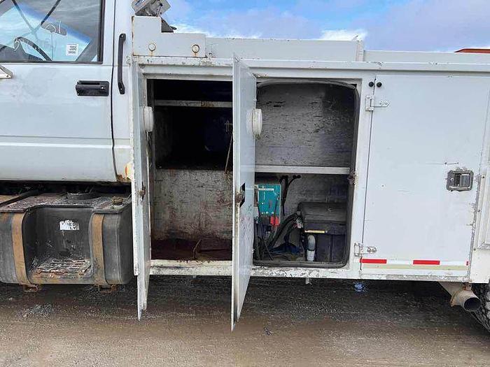Used 2001 GMC TC7H042 C-SERIES SERVICE TRUCK AUTO, cat diesel