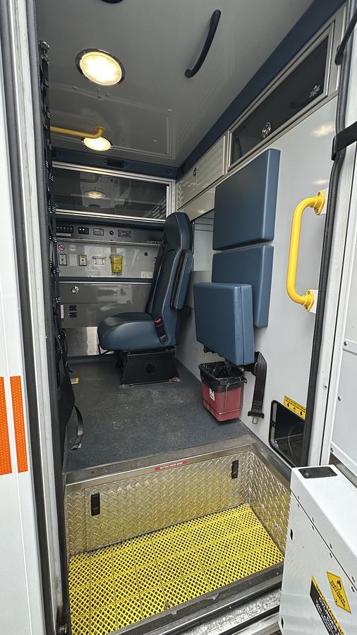 Used 2016 Ford Econoline CUTAWAY 6.8l v10 sohc 20v.