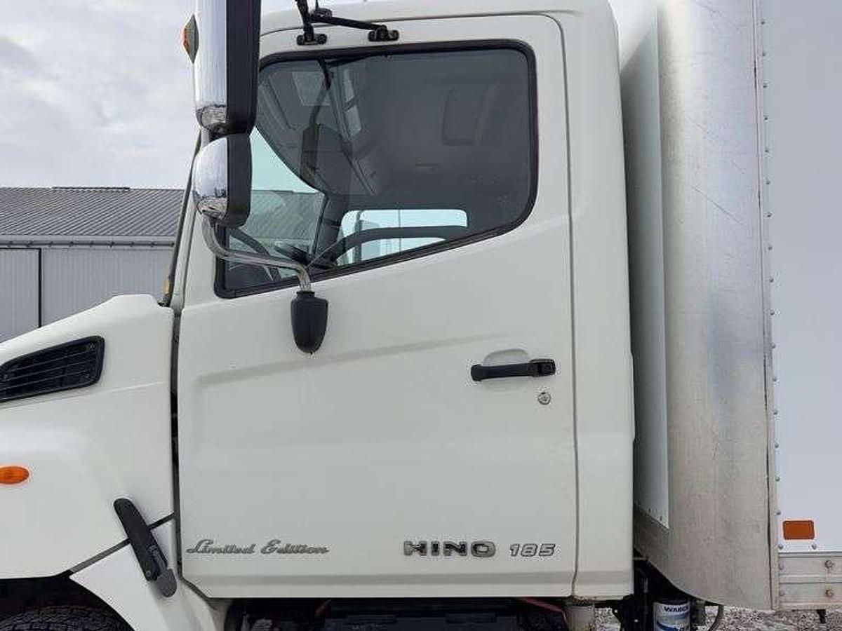 Used 2010 HINO 185 LIMITED 18' STRAIGHT TRUCK