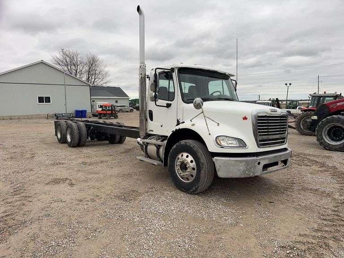 Used 2008 FREIGHTLINER M2 112 DAY CAB & CHASSIS