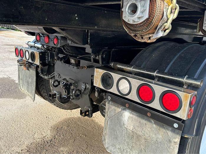 Used 2009 INTERNATIONAL 9400 ROLL OFF recovery deck with plow