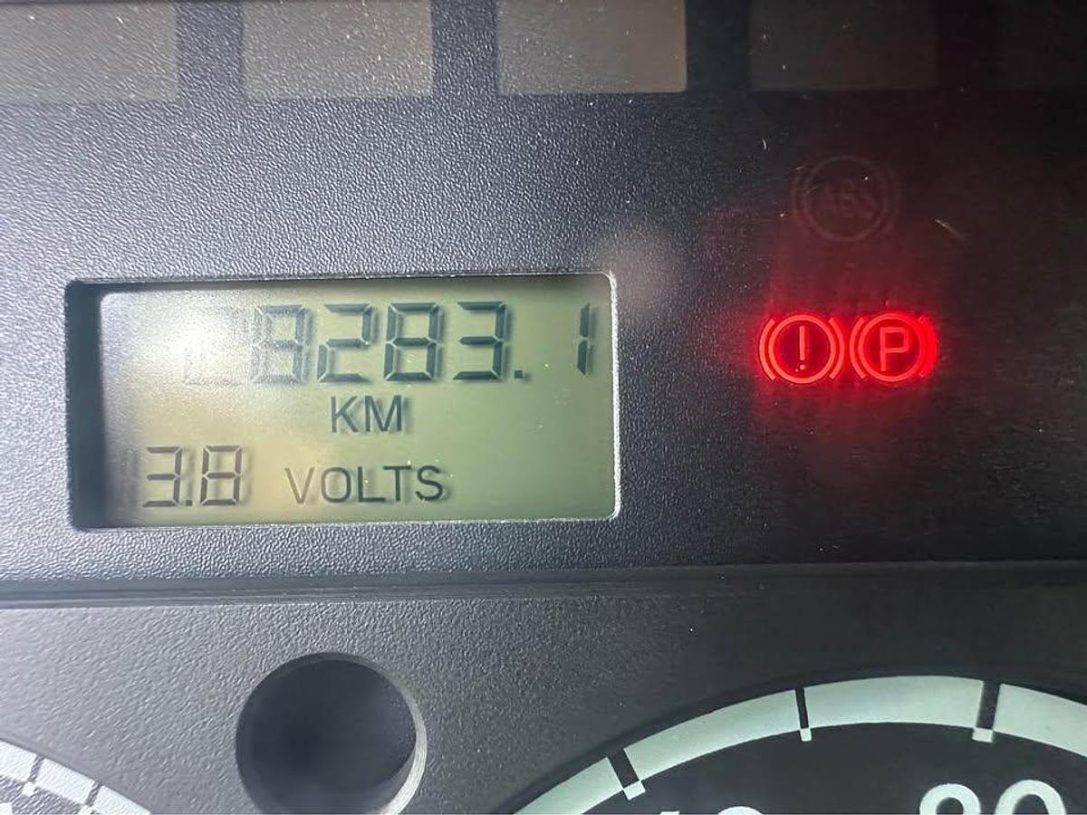 Used 2009 Sterling Acterra Dump 28,000 KMS g-licence hydraulic brake as new