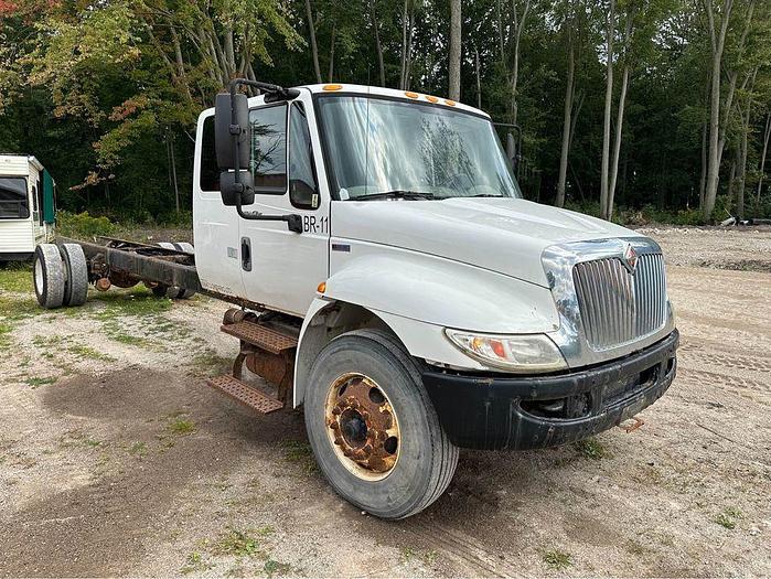 Used 2013 INTERNATIONAL 4300 EXTENTED CAB s/a automatic, air brakes