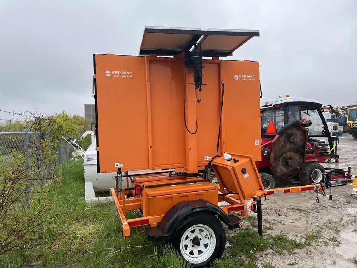 Used 2014 VERMAC ARROW board