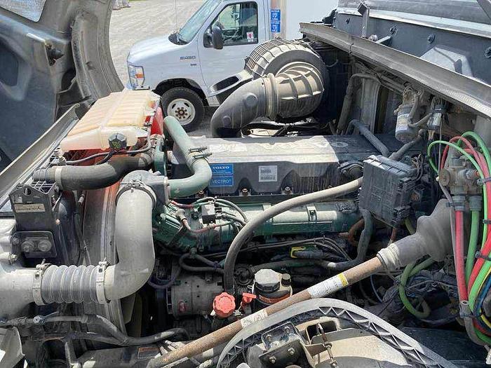 Used 2014 Volvo VN VNL Day Cab auto