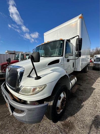 Used 2013 International 4300 Straight Truc 26 foot box curb