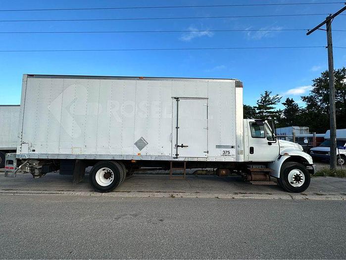 Used 2013 International 4300 straight truc 26’ curb entry, air brakes
