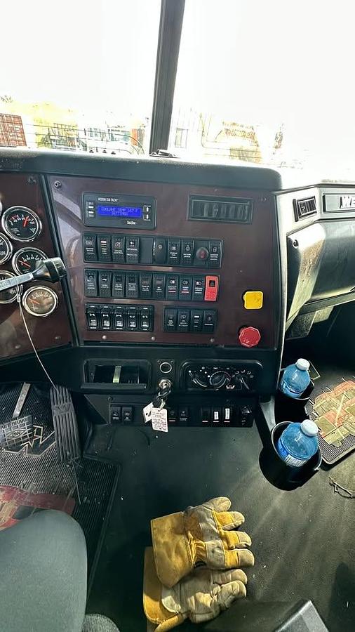 Used 2021 Western Star 4900 T/A Sleeper heavy fronts. automatic trans