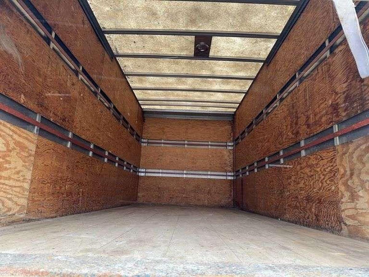 Used 2010 HINO 185 LIMITED 18' STRAIGHT TRUCK