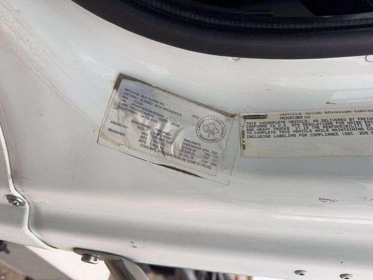 Used 2008 FREIGHTLINER M2 112 DAY CAB & CHASSIS