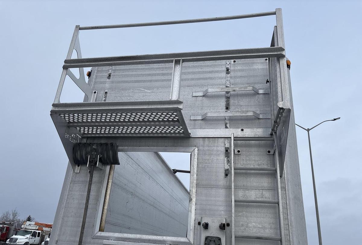 Used 2000 Titan 53 ft x 102 in T/A Moving Floor Open-Top Chip Trailer