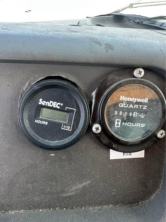 Used 2009 Sterling Acterra Dump 28,000 KMS g-licence hydraulic brake as new