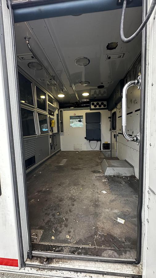 Used 2011 Ford Econoline CUTAWAY, 6.8L V10 SOHC 20V