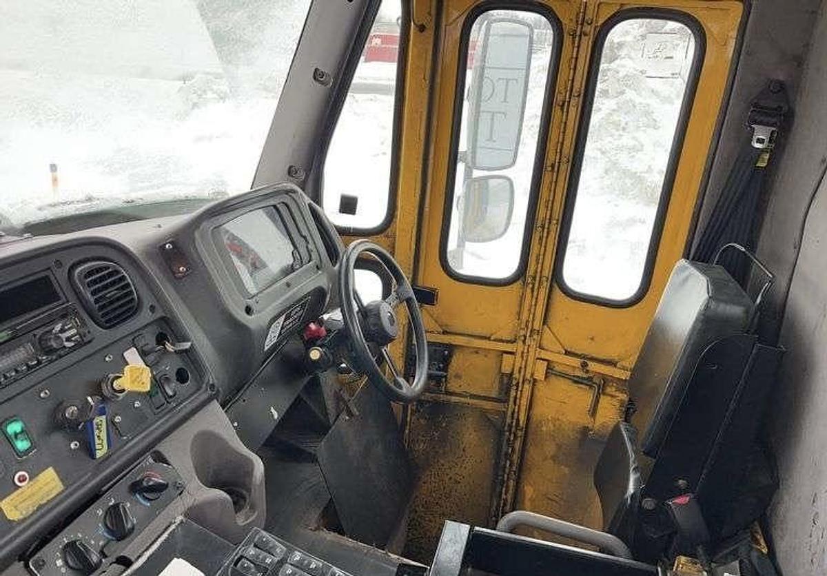 Used 2018 Freightliner M2 106 T/A Refuse Truck