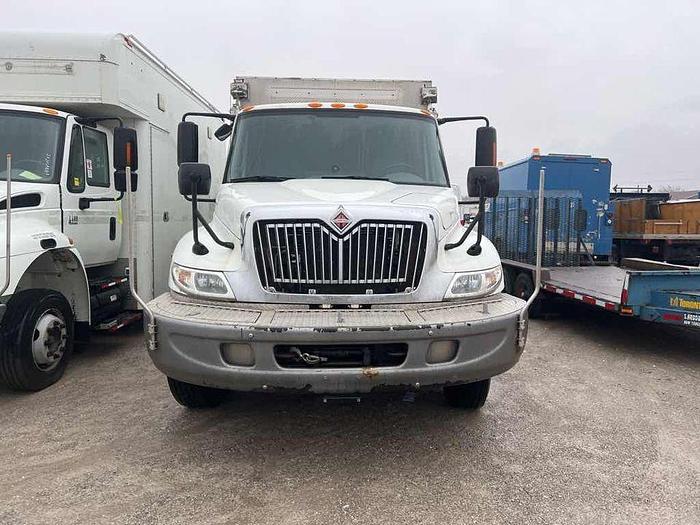 Used 2004 INTERNATIONAL 4400 CREW CAB service body, camper