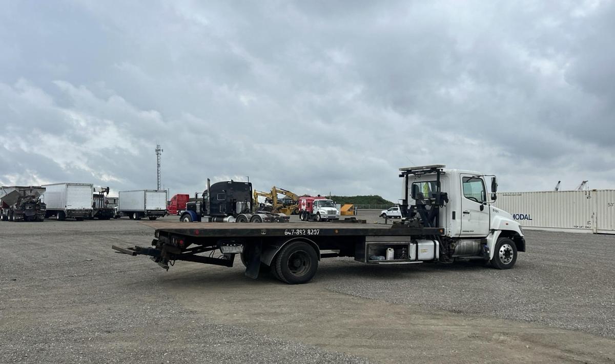 Used 2012 Hino 268 4x2 rollback truck