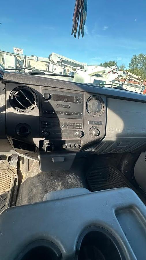 Used 2011 Ford f550 powerstroke hydraulic tailgate