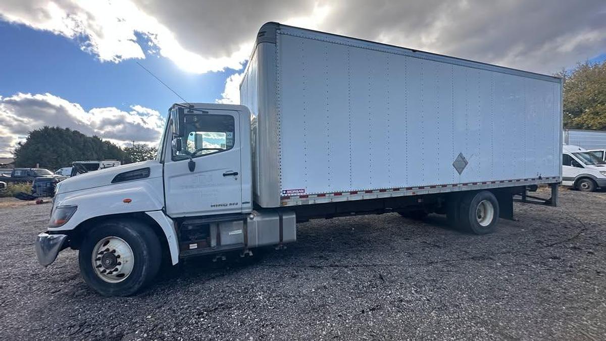 Used 2016 Hino 268 26ft box