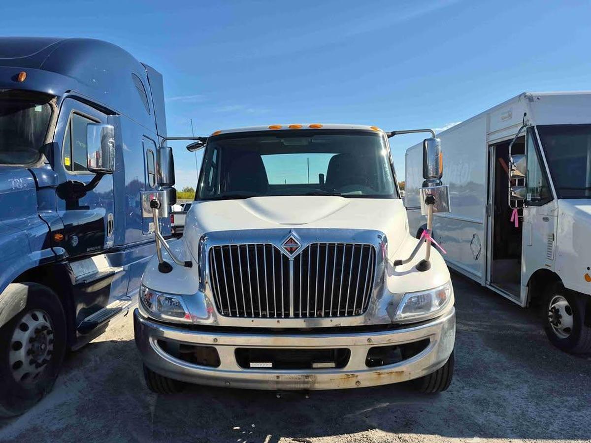 Used 2013 INTERNATIONAL 4300 only $4,995 low pro single axle ex opp