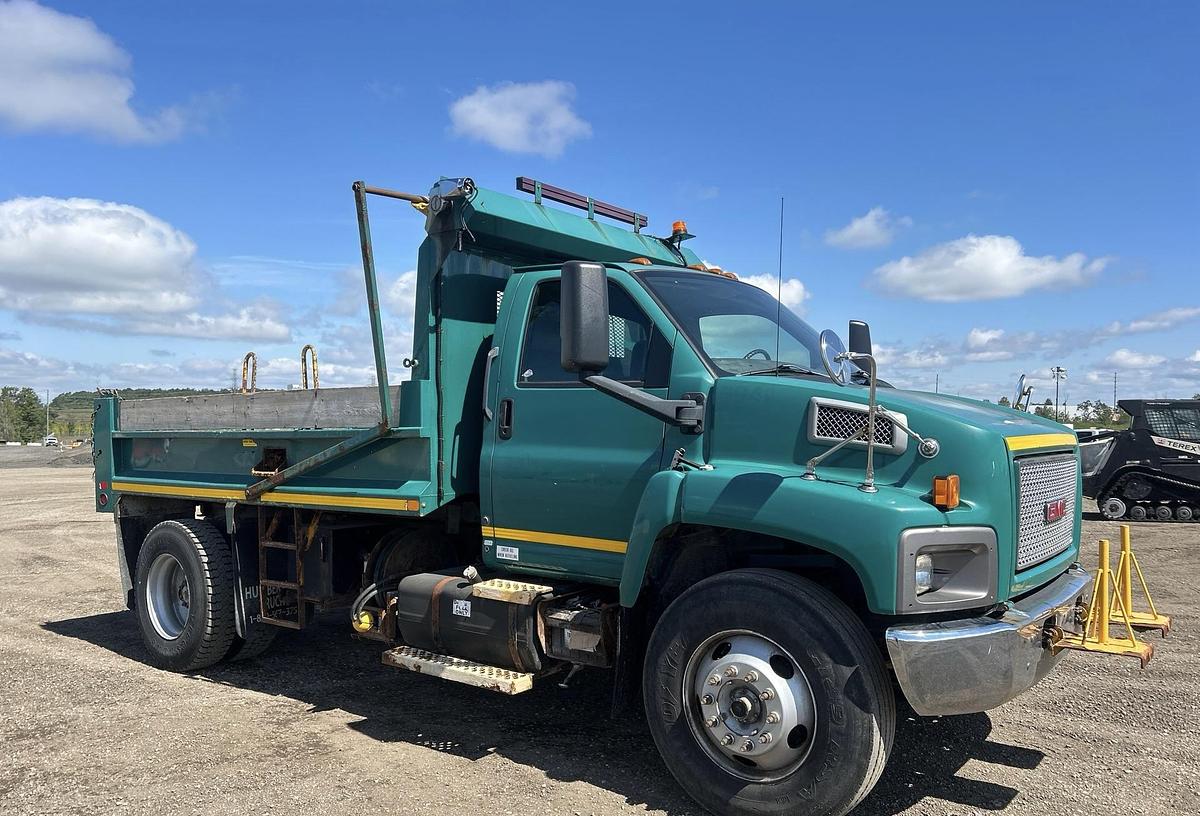 Used 2009 GMC C75 4x2 truck s/a dump truck