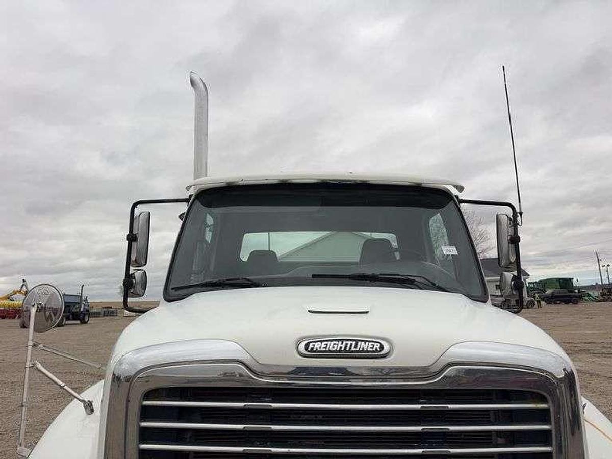 Used 2008 FREIGHTLINER M2 112 DAY CAB & CHASSIS