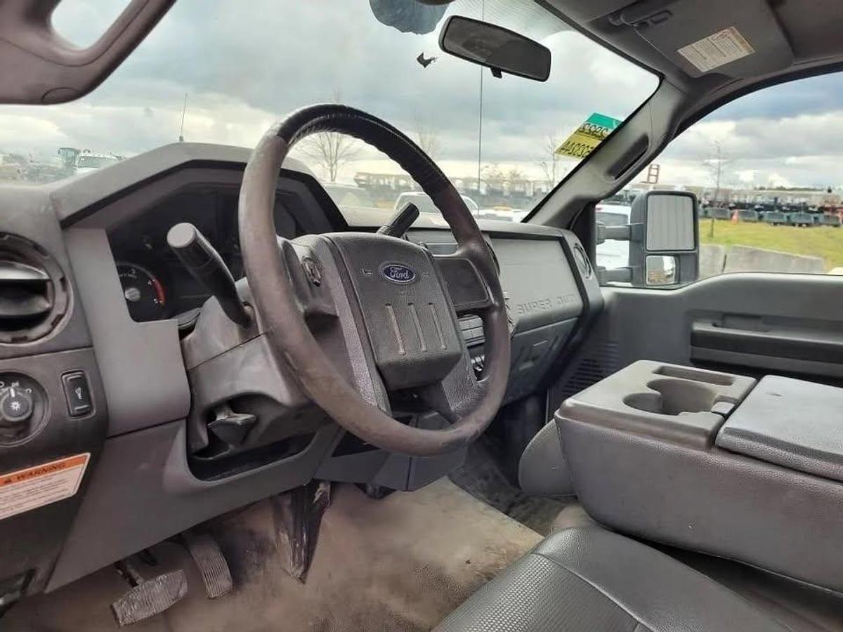 Used 2014 Ford F550 XL SD S/A bucket truck