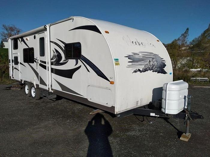 Used 2012 WEEKENDER 25' REAR BUNKS TRAVEL TRAILER $15,995.