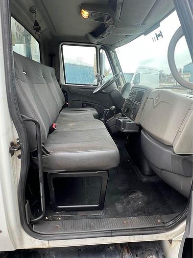 Used 2010 International 4300 Series 16 foot, hydraulic brakes, auto,