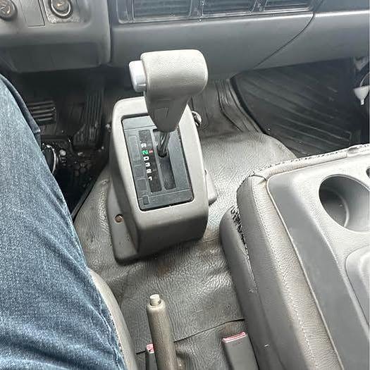 Used 2003 Hino FB1817 24’ DryVan with tailgate 1