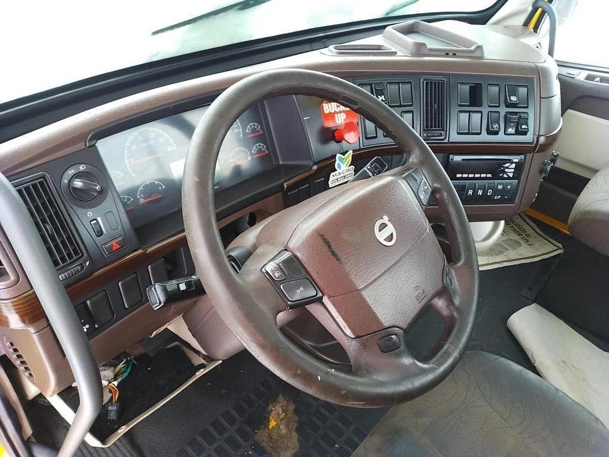 Used 2016 Volvo T/A Highway Tractor