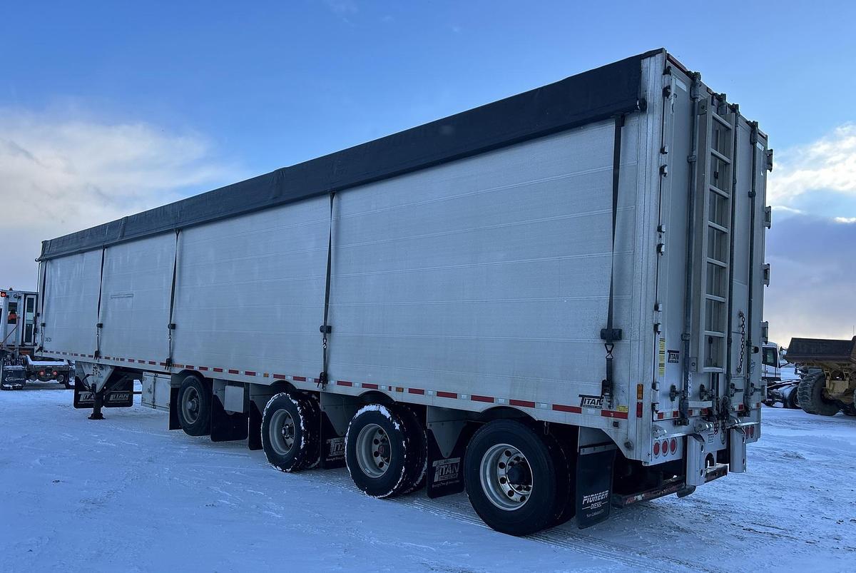 Used 2016 Titan 53 ft x 102 in Quad/A Moving Floor Open-Top Chip Trailer