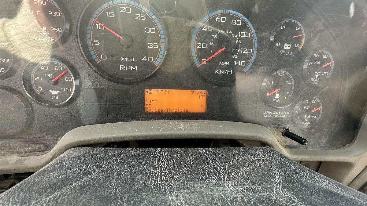 Used International DuraStar 4300 service truck w/crane