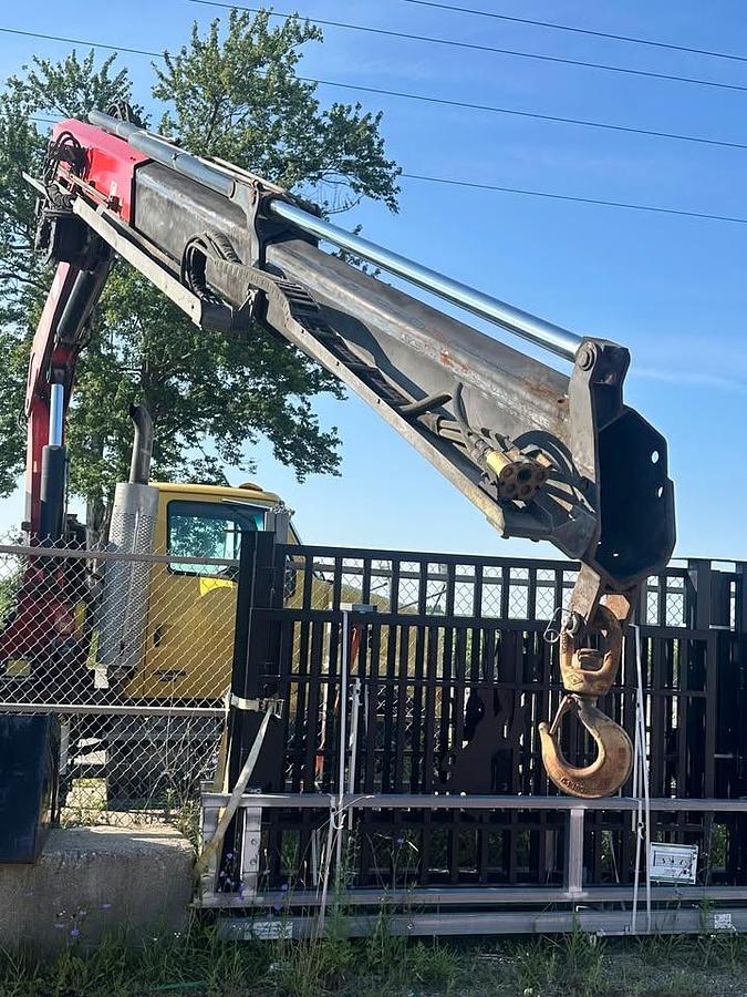 Used 2006 STERLING 7500 crane dump truck