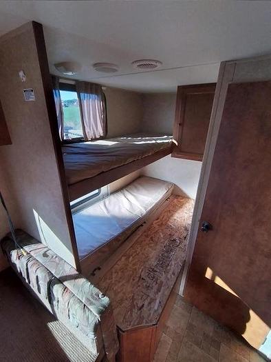 Used 2012 WEEKENDER 25' REAR BUNKS TRAVEL TRAILER $15,995.