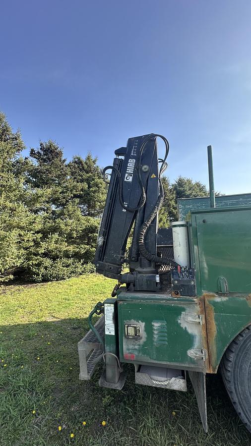 Used International DuraStar 4300 service truck w/crane