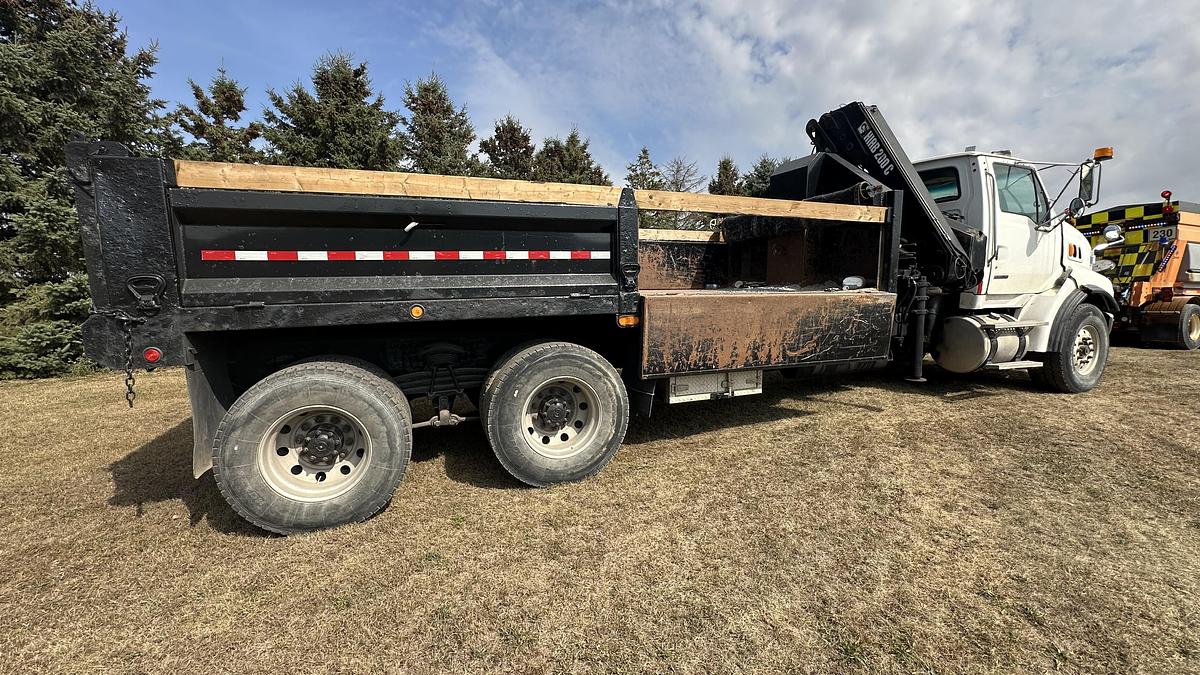 Used 2005 Sterling L9500 6x4 Boom Truck 2006 hiab 200-3 7000 kg knuckle boom