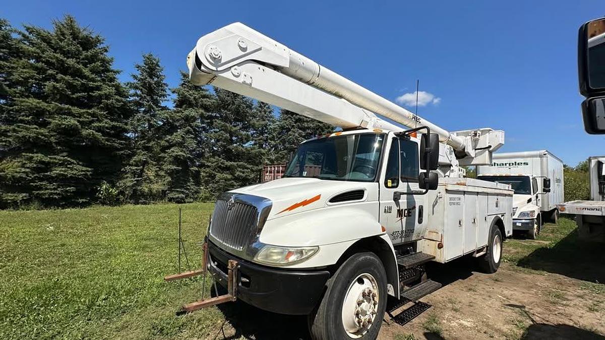 Used 2004 International Bucket Truck 4300 sba 4x2