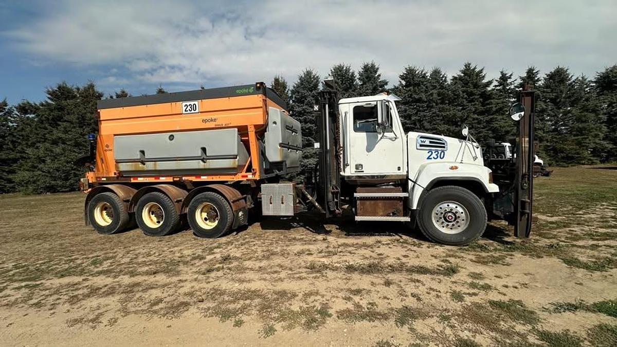 Used 2015 Western Star 4700SB 8x6 snow Plow Truck