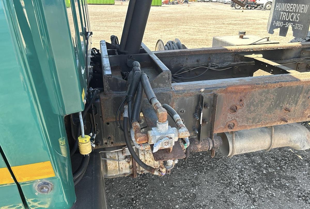 Used 2009 GMC C75 4x2 truck s/a dump truck