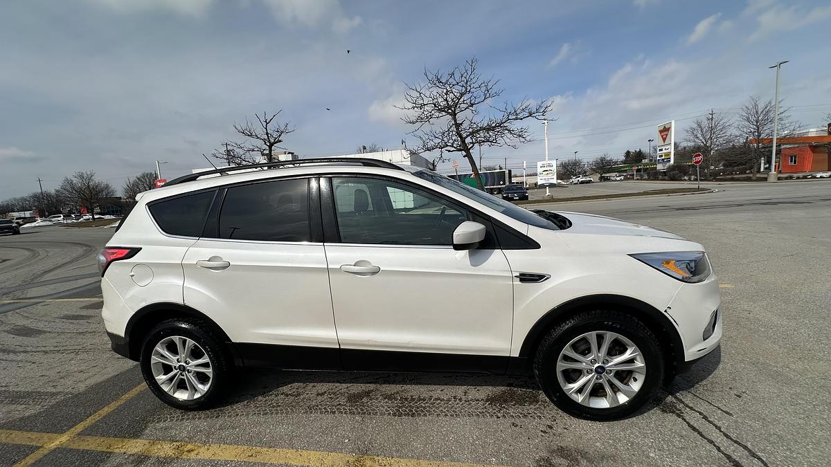 Used 2018 Ford Escape sel fully loaded